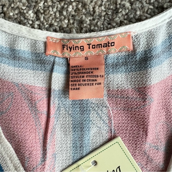 Flying Tomato NWT Blouse, Cropped Floral Deep V with 3/4 Bell Sleeve, Size Small - Picture 4 of 7